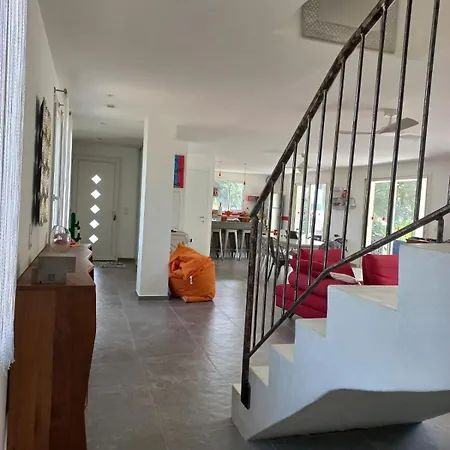 Mara Poggio Contemporaine Dans Un écrin De Verdure Villa *